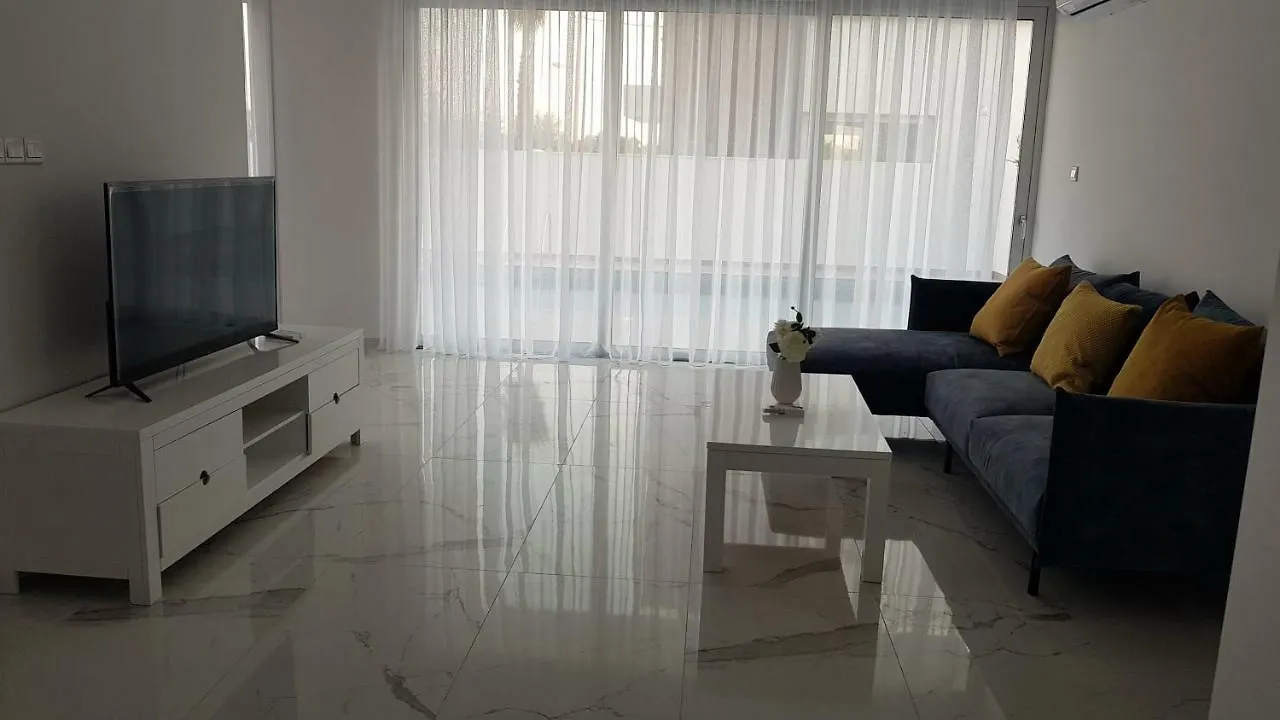 Mobina Villas Larnaca 0*,  Kıbrıs
