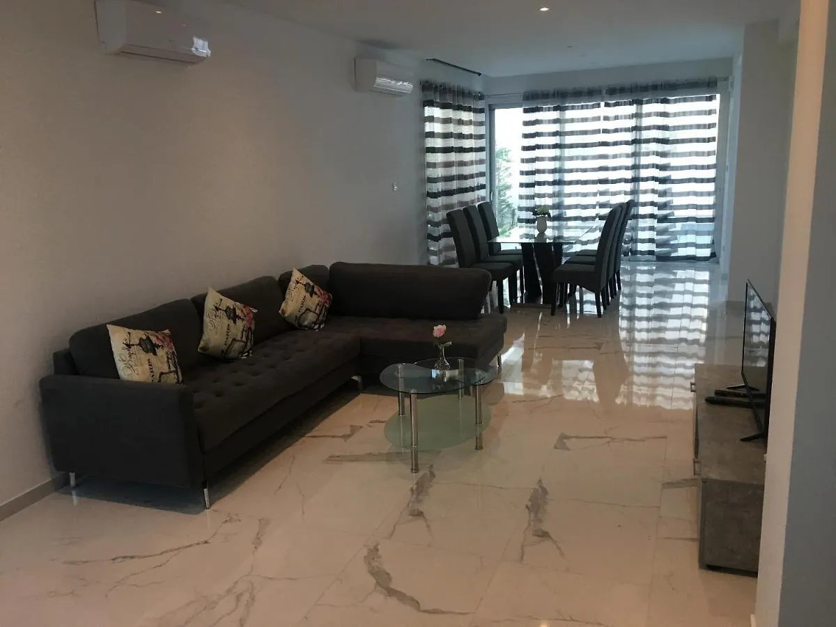 Mobina Villas Larnaca 0*,